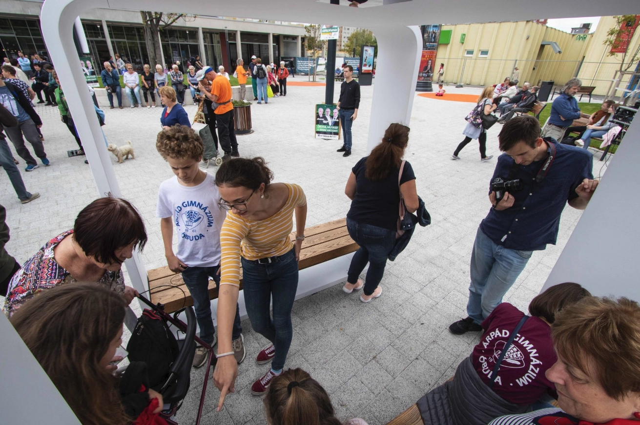 People using Kuube Smart Hub smart city pavilion in public square