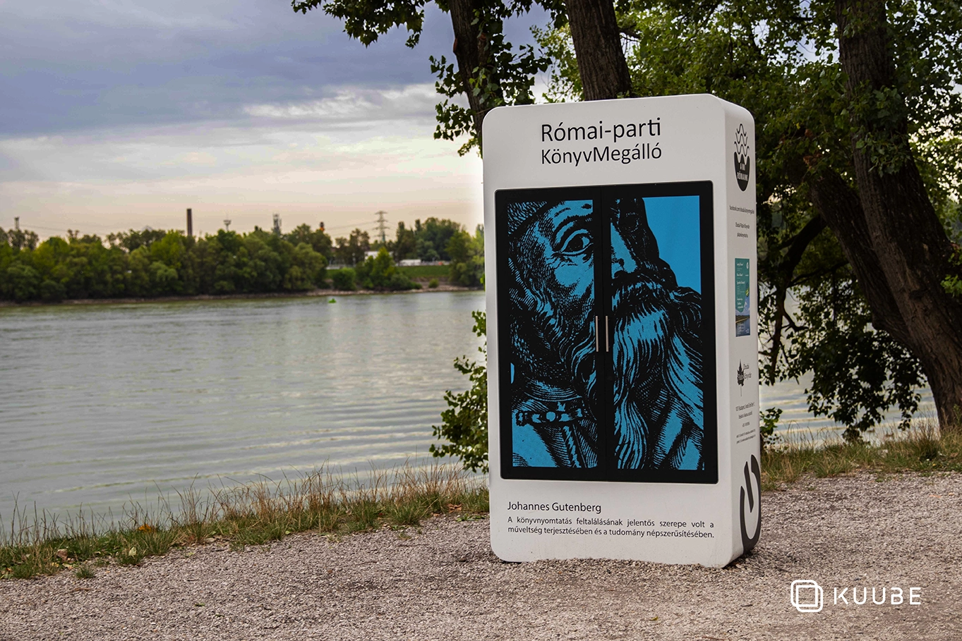 KUUBE Book next to the Danube