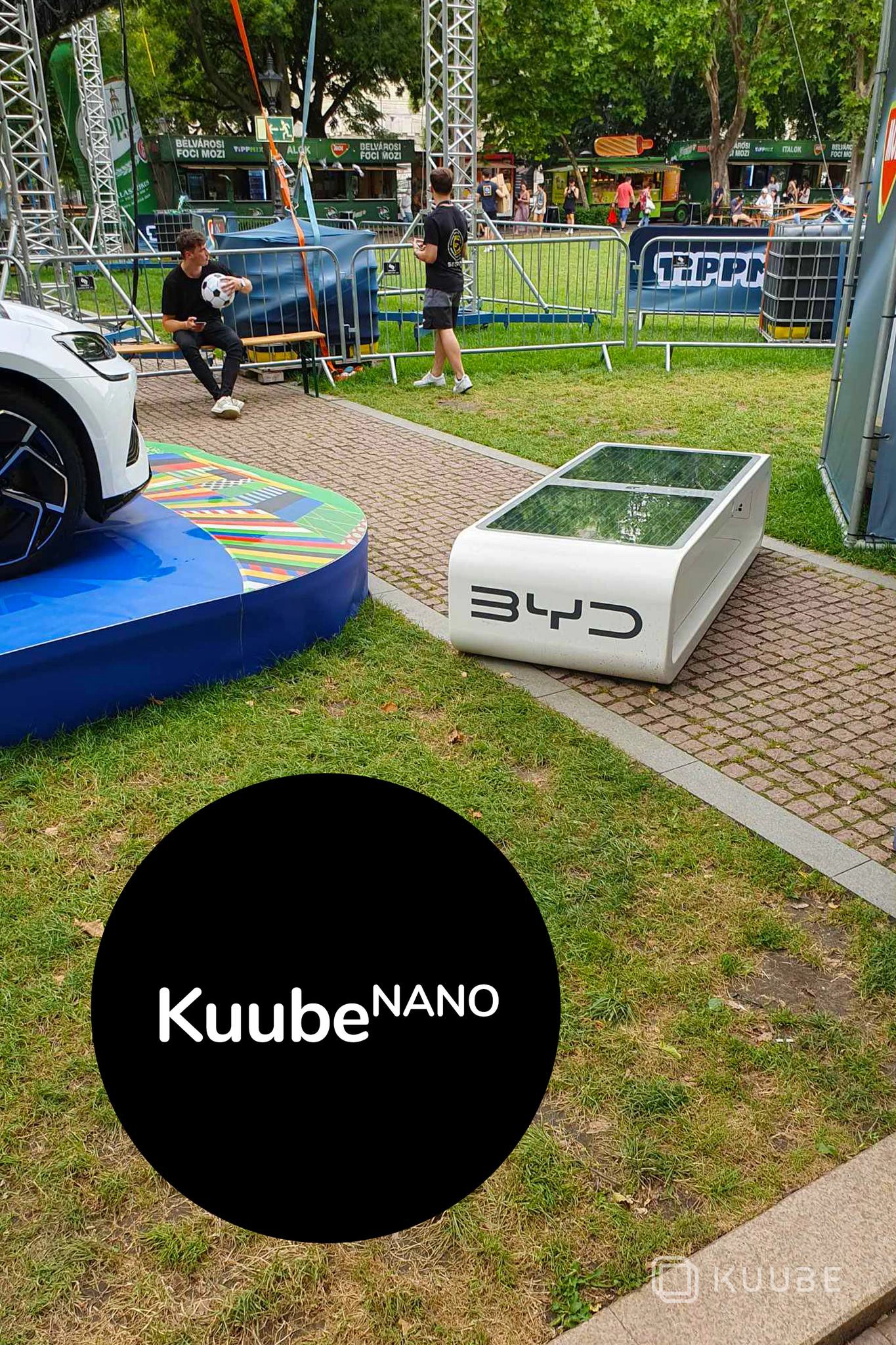 KUUBE outdoor bench with BYD ad